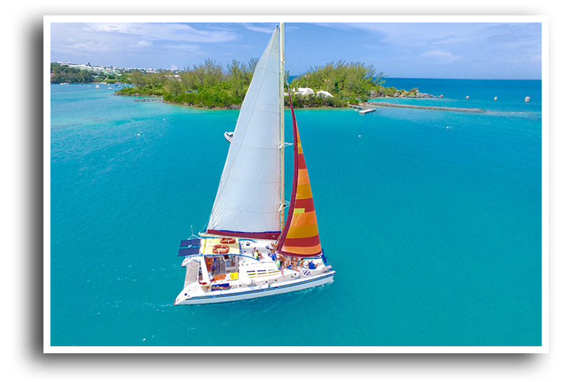 Ana Luna Catamaran offers two Private Cruise options, one for groups of six or less the other for groups up to 35 guests. 